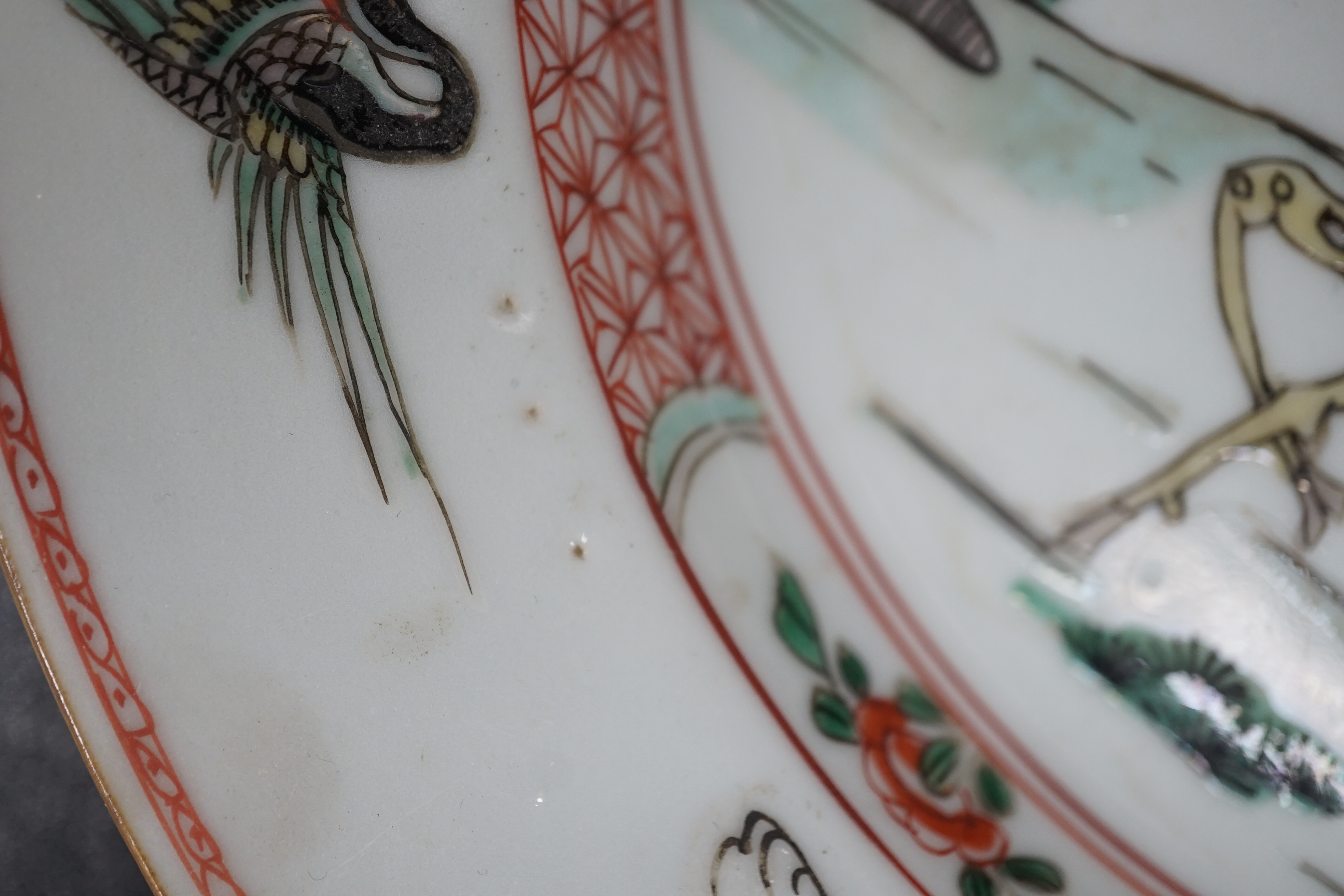 A Chinese famille verte ‘deer and crane’ dish and four matching plates, Kangxi period